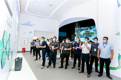 参观光大5.jpg 参观光大5.jpg